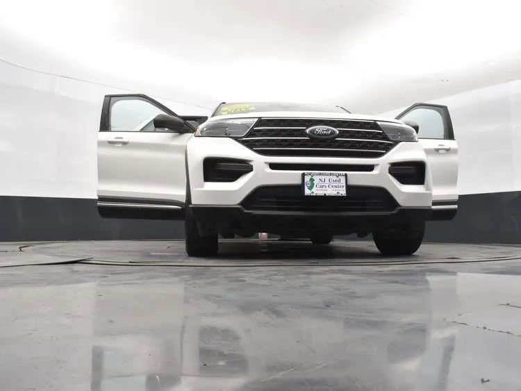 Used 2022 Ford Explorer XLT AWD/4WD image 11
