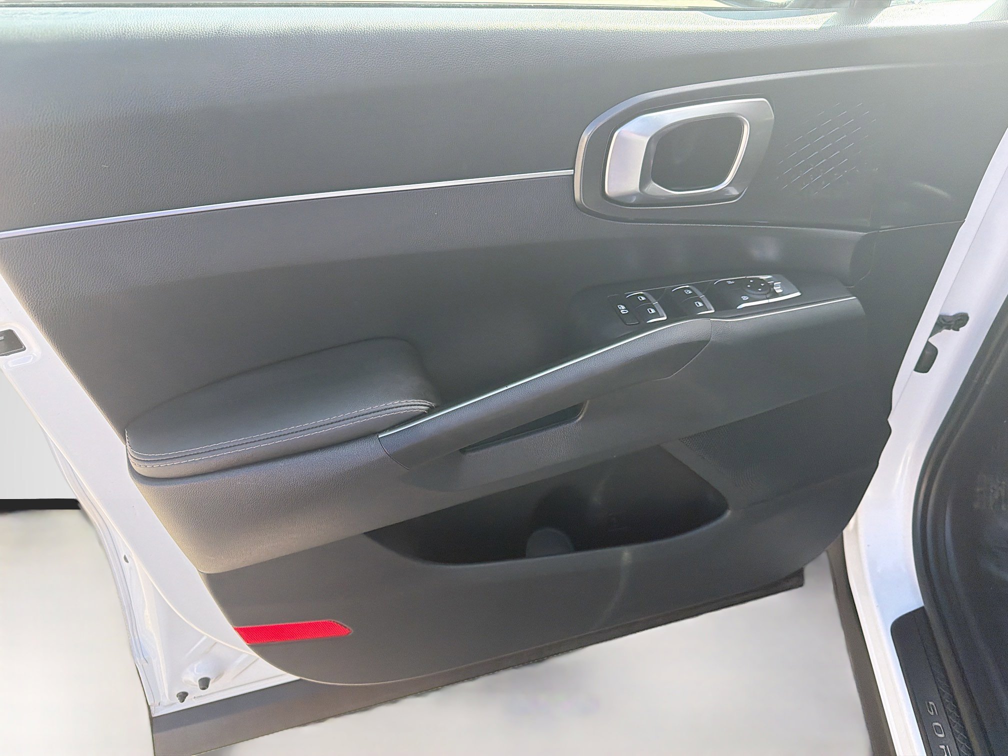 Used 2023 Kia Sorento LX image 19