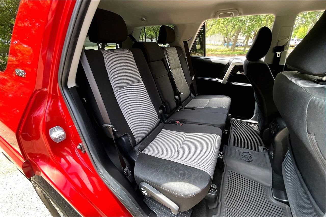Used 2022 Toyota 4Runner SR5 AWD/4WD image 21