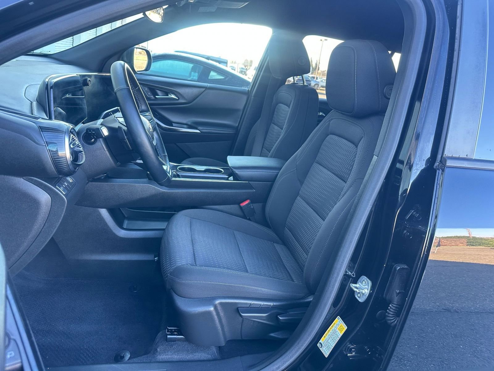 Used 2025 Chevrolet Equinox LT image 36