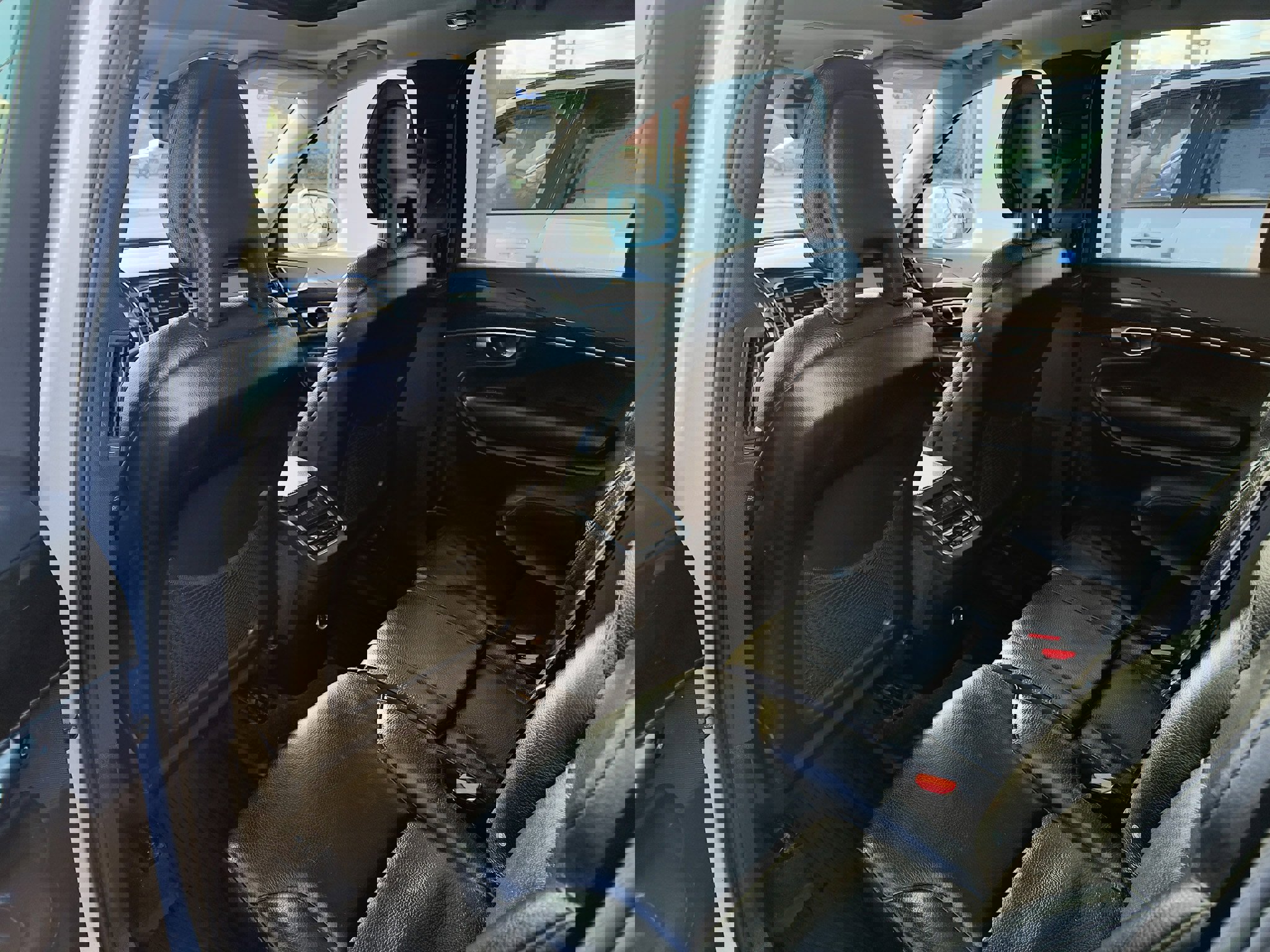 Used 2018 Volvo XC90 T6 Momentum w/ Convenience Package image 26