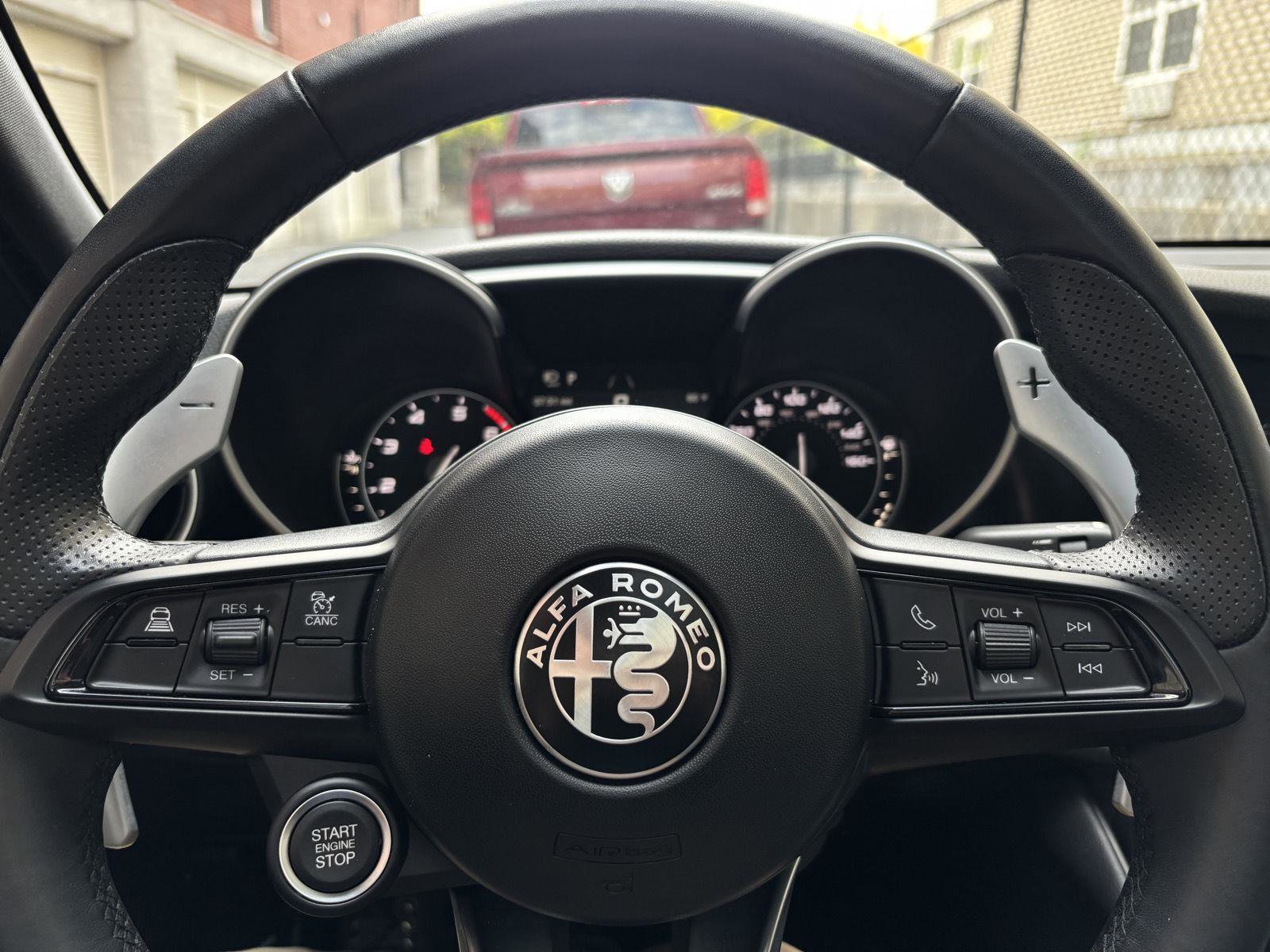 Used 2023 Alfa Romeo Giulia Veloce AWD/4WD image 14