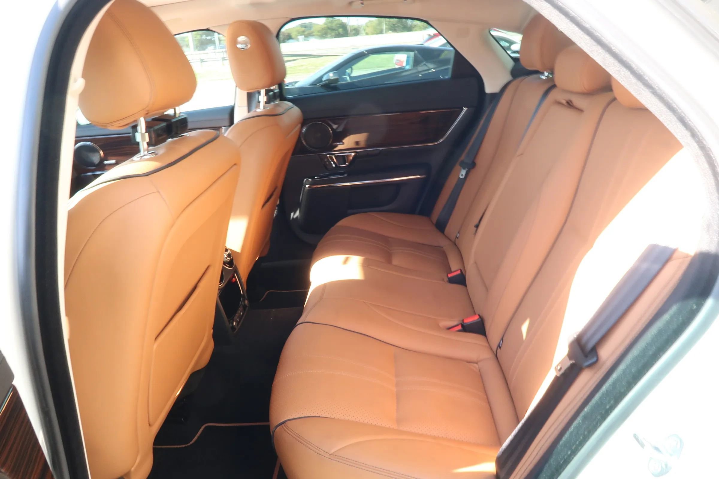 Used 2019 Jaguar XJ R-Sport image 18