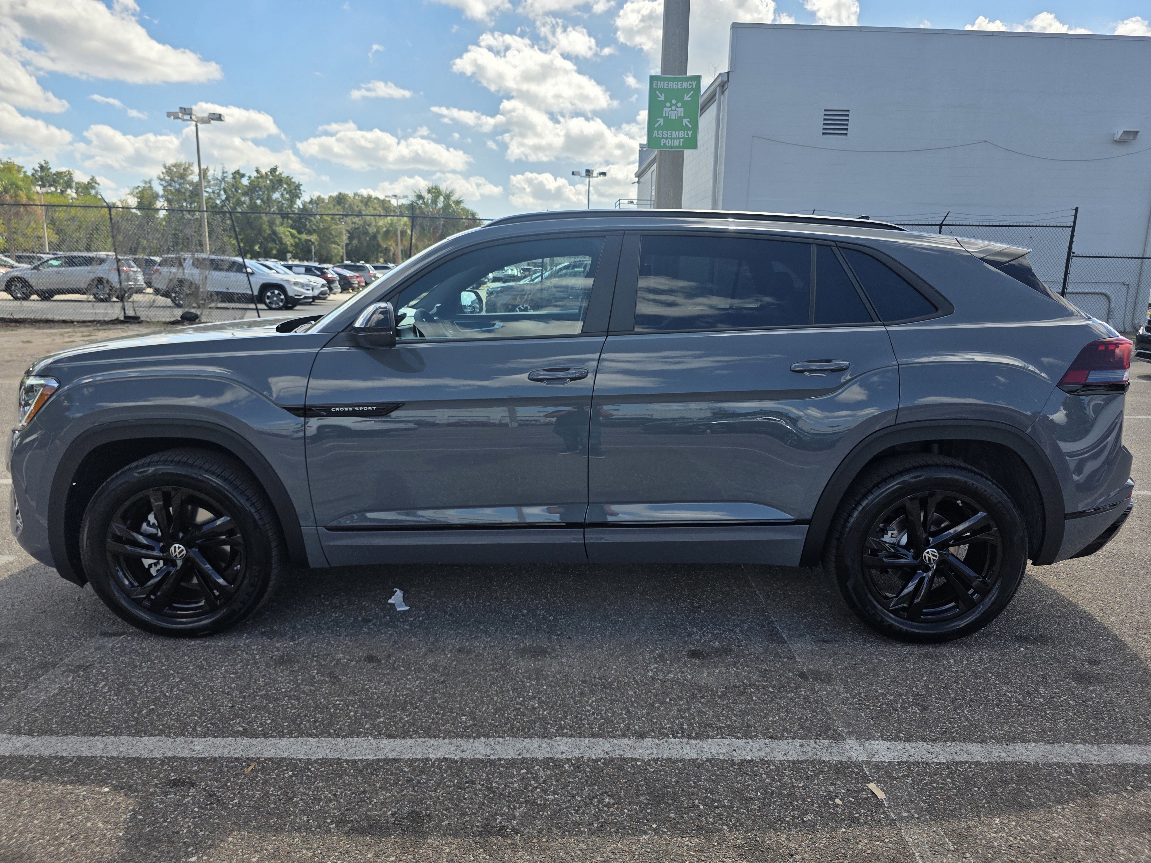 New 2026 Volkswagen Atlas Cross Sport SEL R-Line image 4