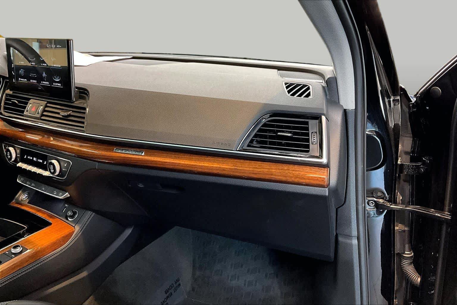 Used 2023 Audi Q5 2.0T Premium Plus w/ Premium Plus Package AWD/4WD image 19
