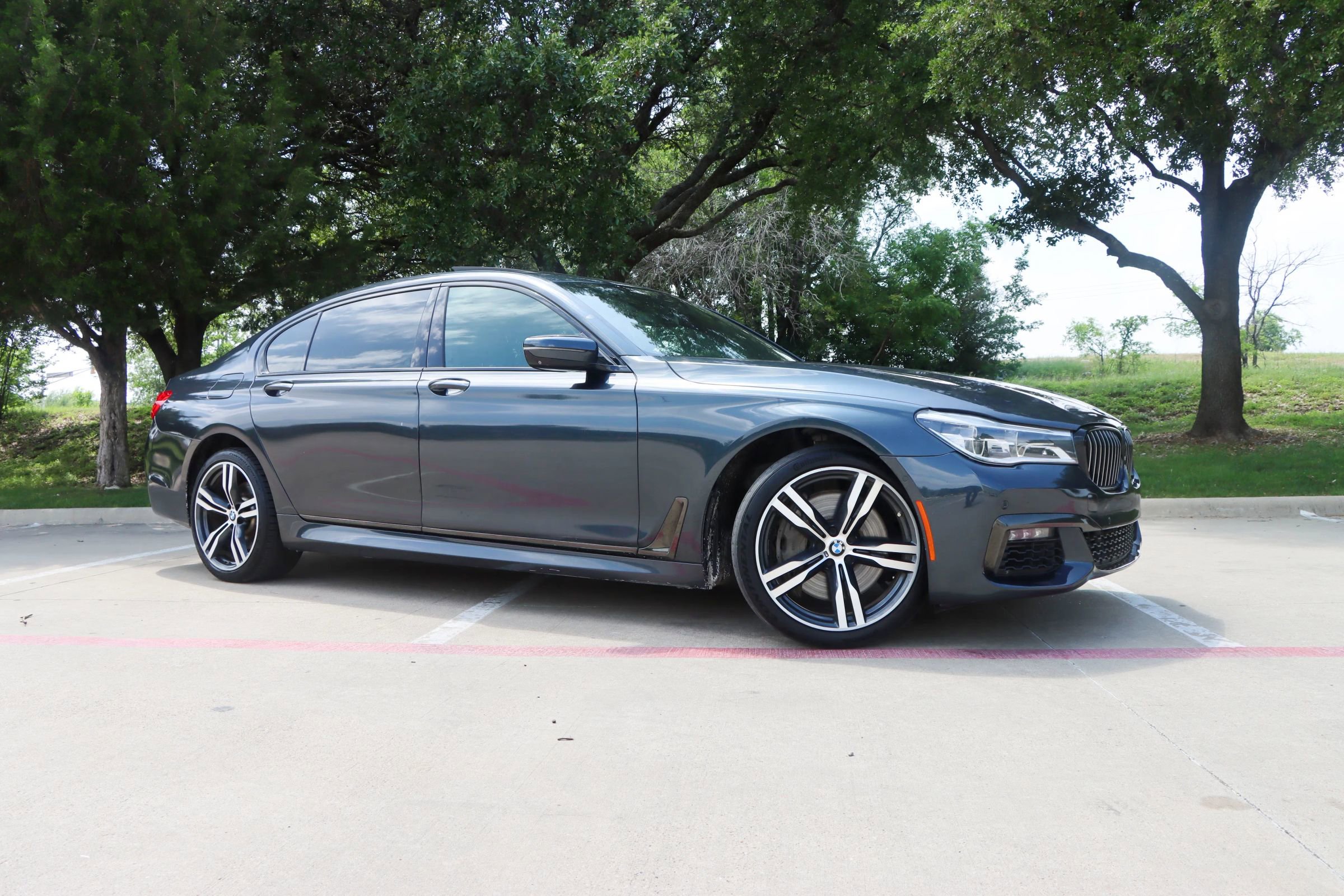 Used 2019 BMW 750i w/ Executive Package RWD image 1