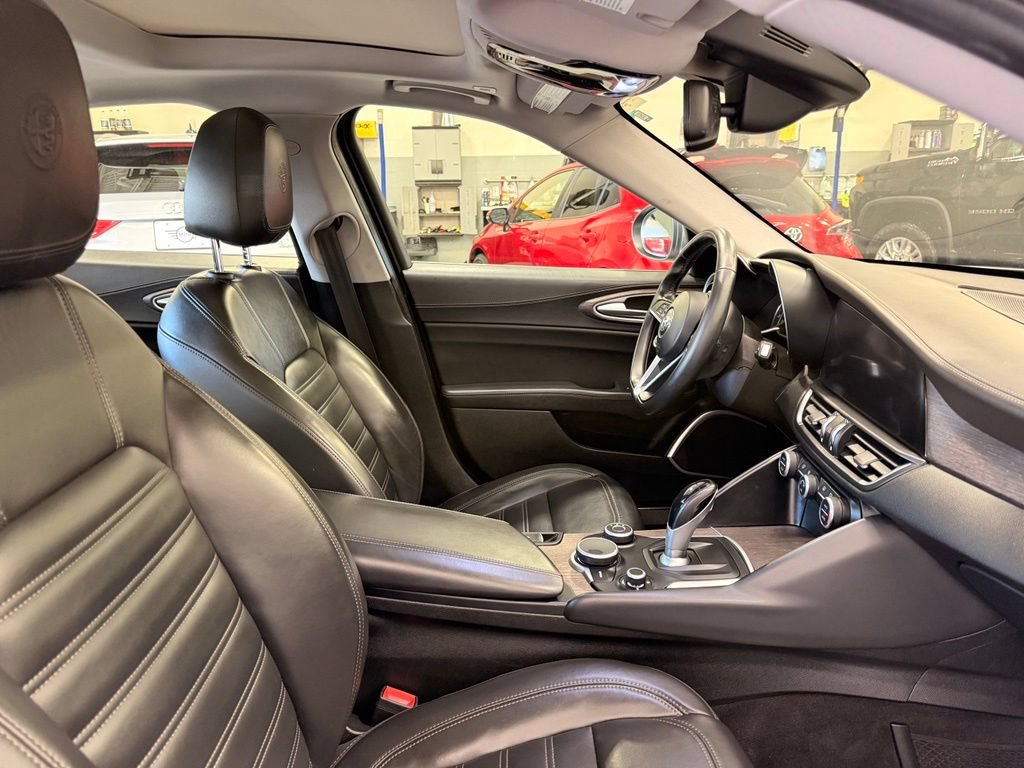 Used 2019 Alfa Romeo Giulia Ti w/ Quick Order Package 22X Lusso AWD/4WD image 30