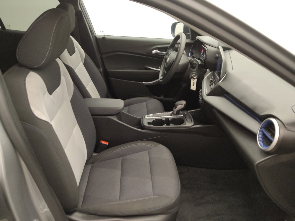 Used 2025 Chevrolet Trax LS FWD image 21