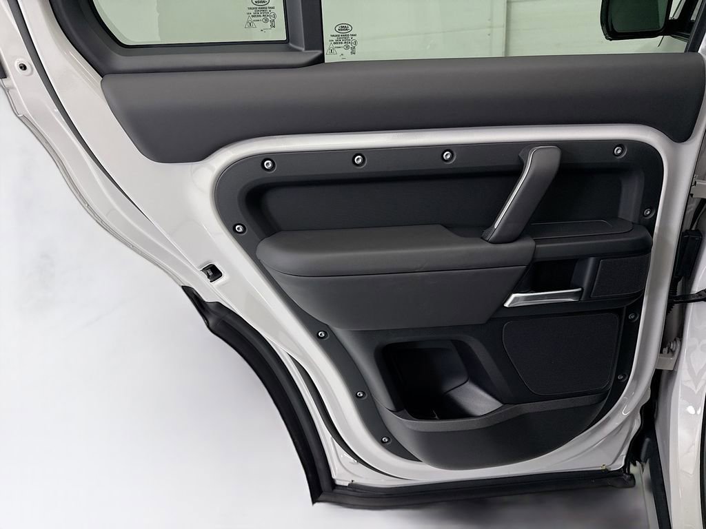 New 2026 Land Rover Defender 110 X-Dynamic SE AWD/4WD image 26