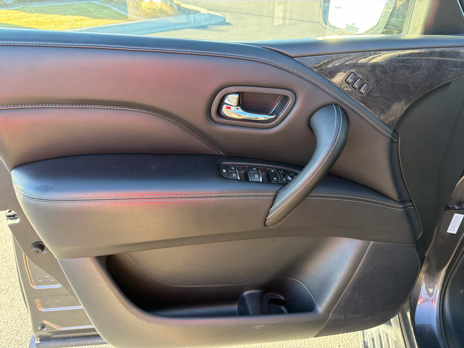 Used 2024 INFINITI QX80 Luxe image 25