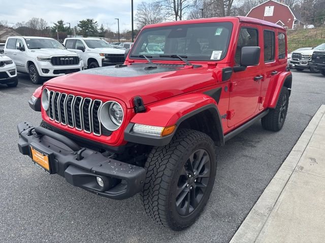 Used 2025 Jeep Wrangler Unlimited Sahara AWD/4WD image 3