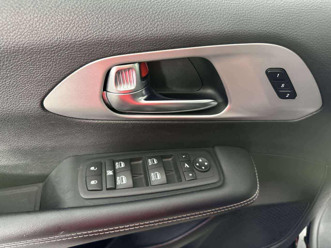 Used 2025 Chrysler Pacifica Limited FWD image 20