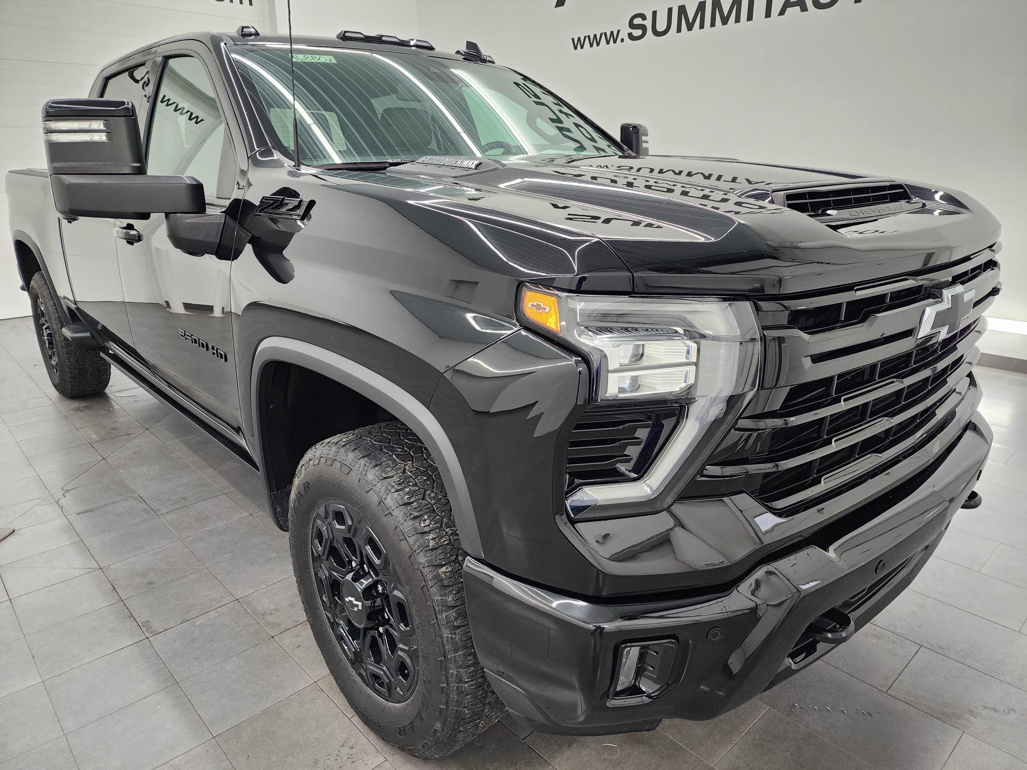 Used 2024 Chevrolet Silverado 2500 LTZ w/ LTZ Plus Package AWD/4WD image 2