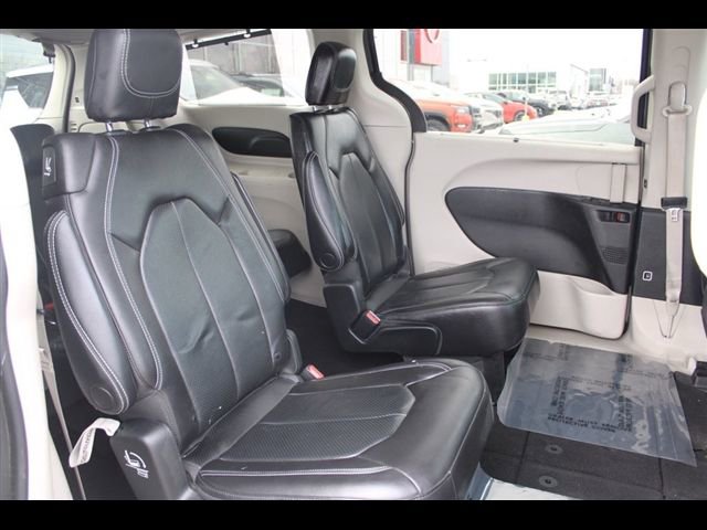 Used 2022 Chrysler Pacifica Touring-L FWD image 21