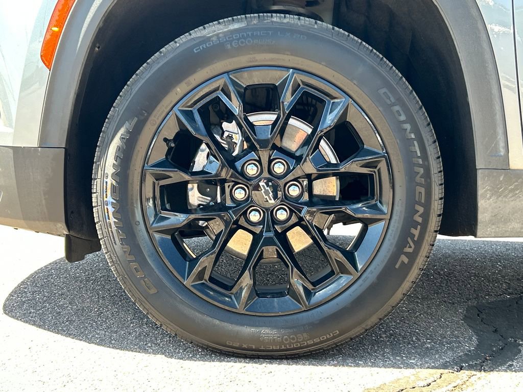 Used 2025 Chevrolet Traverse LT w/ Midnight/Sport Edition AWD/4WD image 28