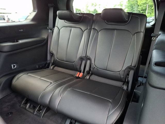 Used 2025 Jeep Grand Cherokee L Limited AWD/4WD image 11
