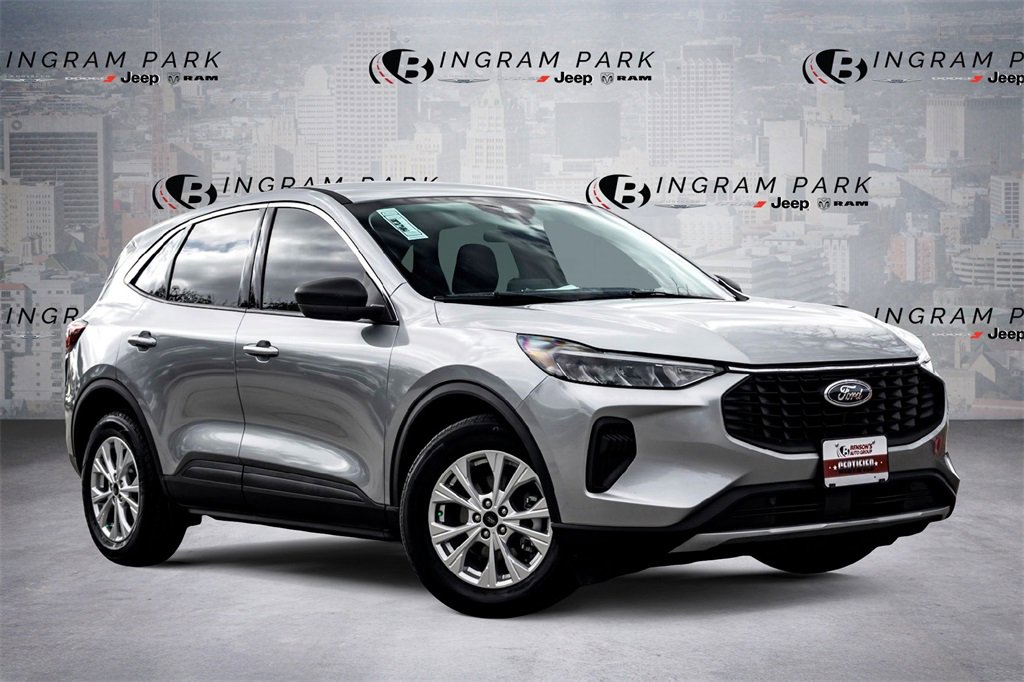 Used 2023 Ford Escape Active image 1