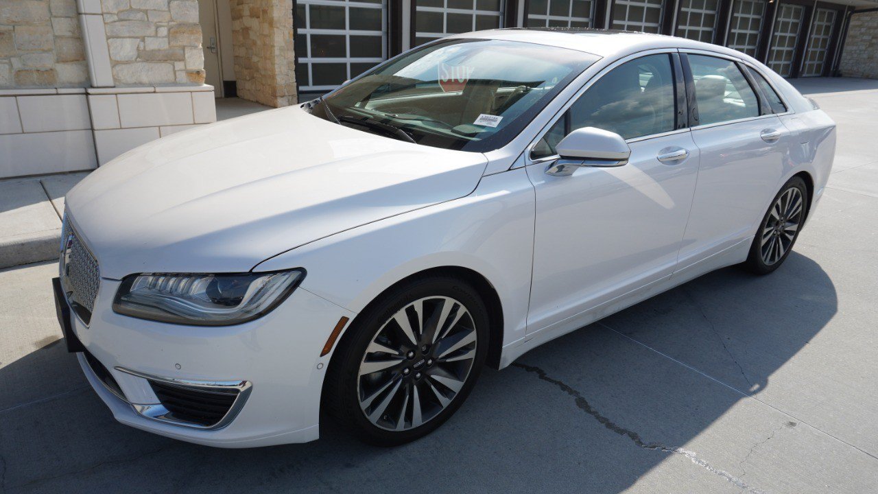 Used 2017 Lincoln MKZ Reserve w/ Technology Package FWD image 4