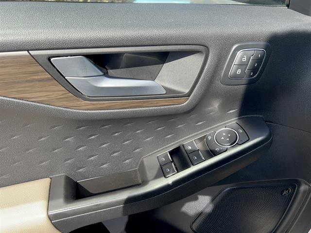 Used 2020 Ford Escape Titanium w/ Titanium Premium Package 2.0 AWD/4WD image 11