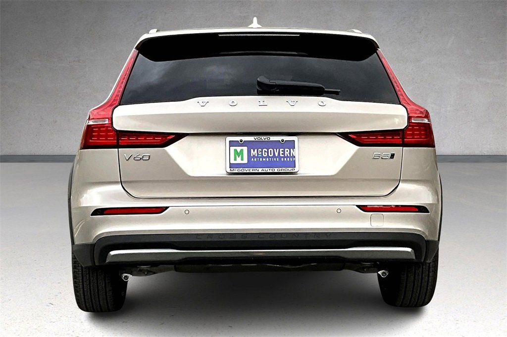 New 2026 Volvo V60 B5 Cross Country Ultra w/ Climate Package image 4