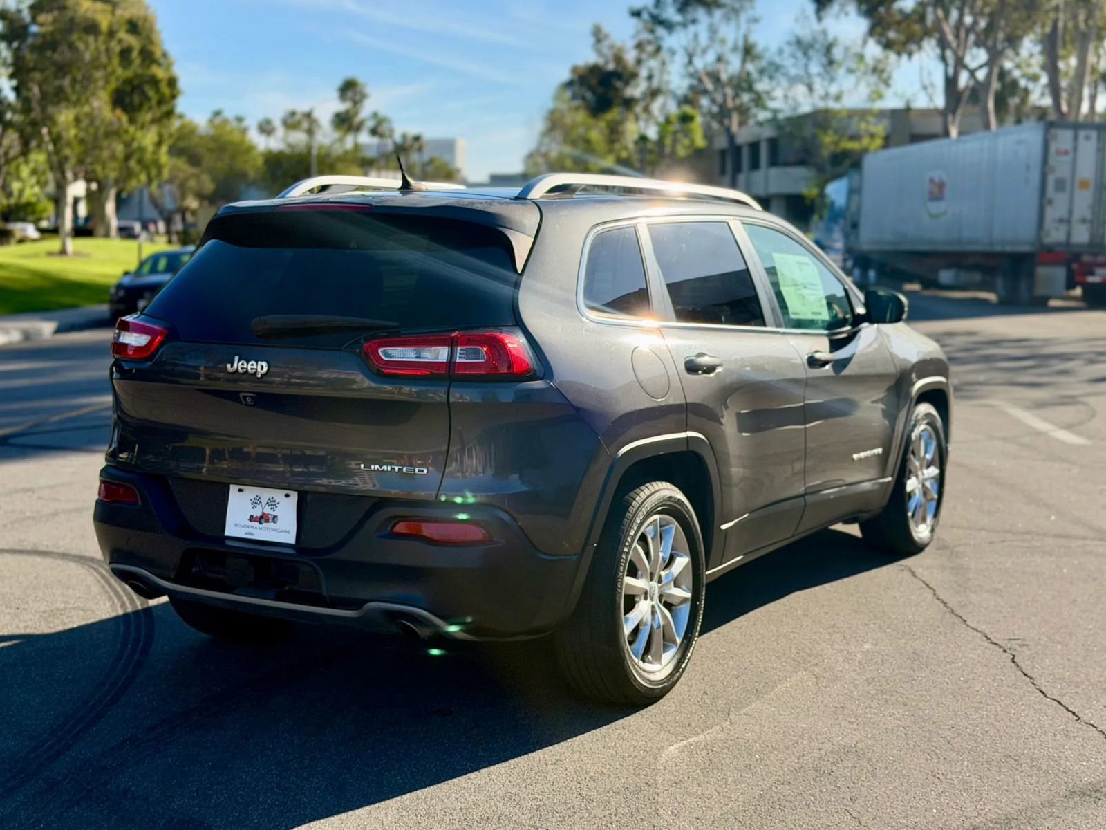 Used 2014 Jeep Cherokee Limited w/ Luxury Group image 11