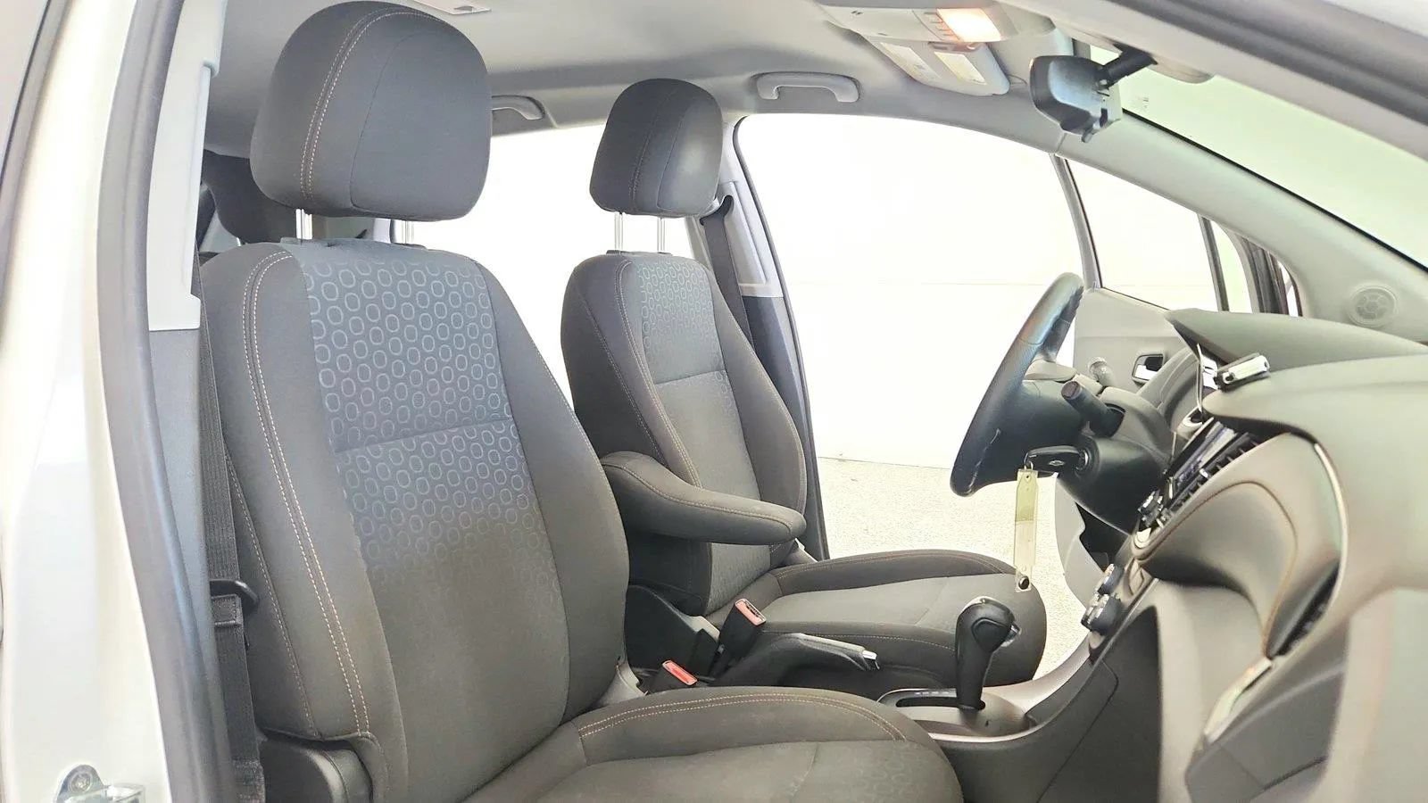 Used 2020 Chevrolet Trax LS FWD image 29