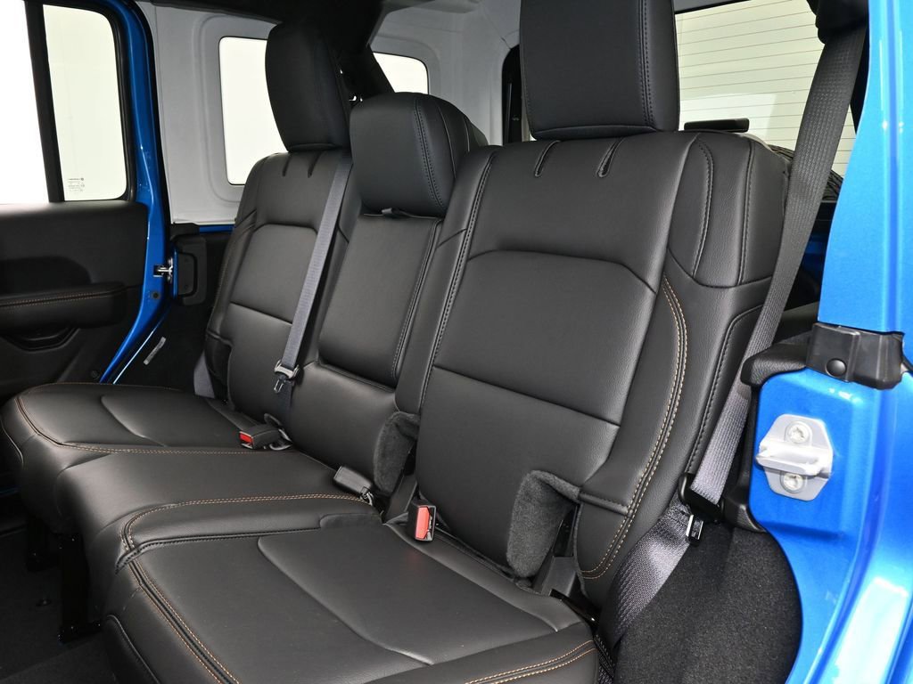 Used 2025 Jeep Wrangler Unlimited Sahara AWD/4WD image 29