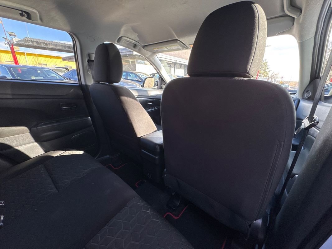 Used 2024 Mitsubishi Outlander Sport SE image 12