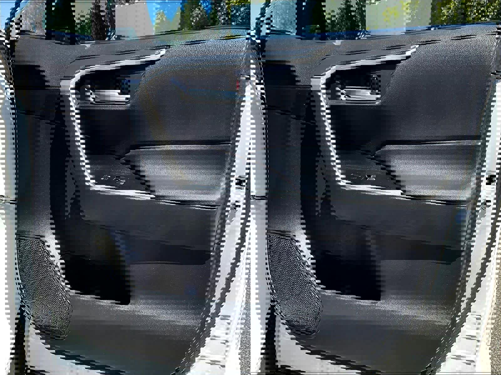 Used 2025 Toyota RAV4 XLE image 12