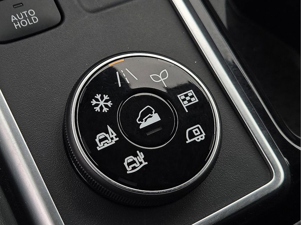 Used 2025 Nissan Pathfinder Platinum AWD/4WD image 16
