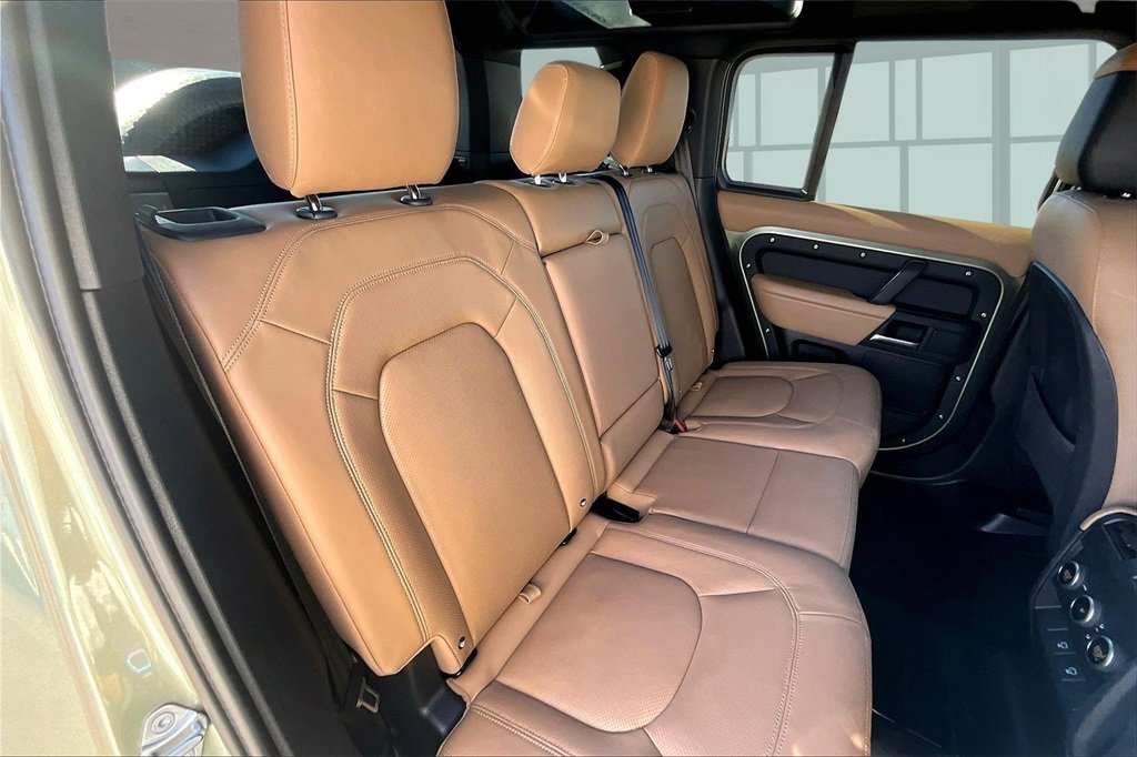 Certified 2025 Land Rover Defender 110 X-Dynamic SE image 28