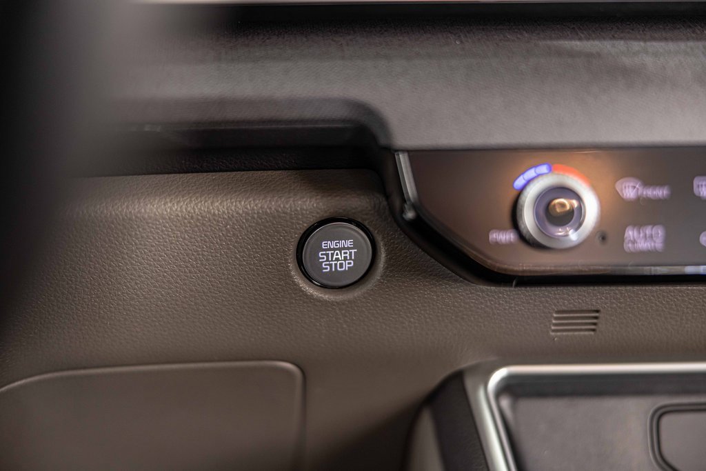 Used 2025 Kia Carnival EX image 25