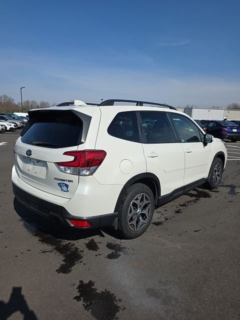 Used 2021 Subaru Forester Premium image 4