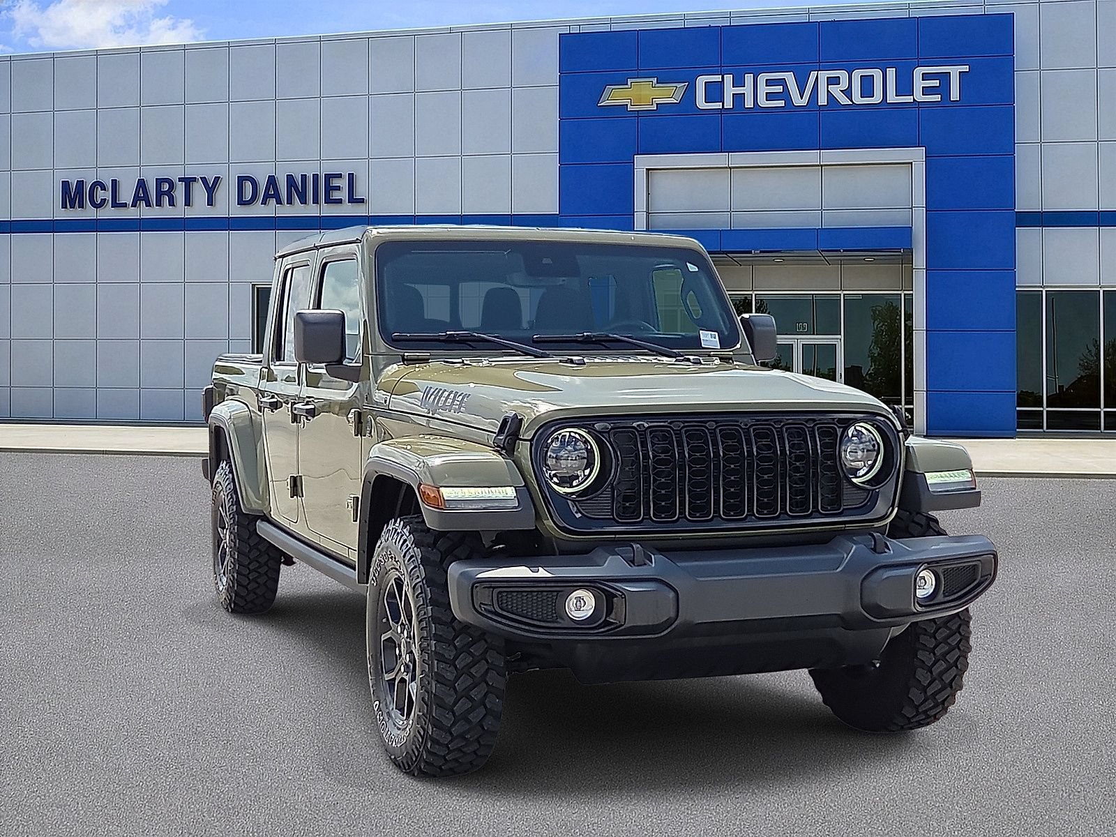 Used 2025 Jeep Gladiator Sport AWD/4WD image 1