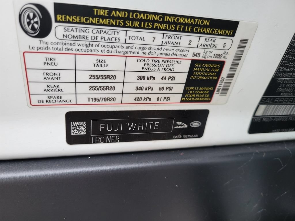 Used 2017 Land Rover Discovery HSE AWD/4WD image 11