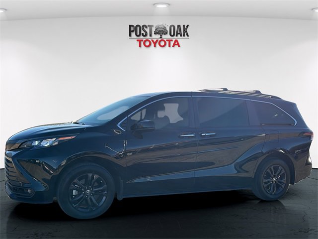 Used 2024 Toyota Sienna XLE Woodland Edition image 3