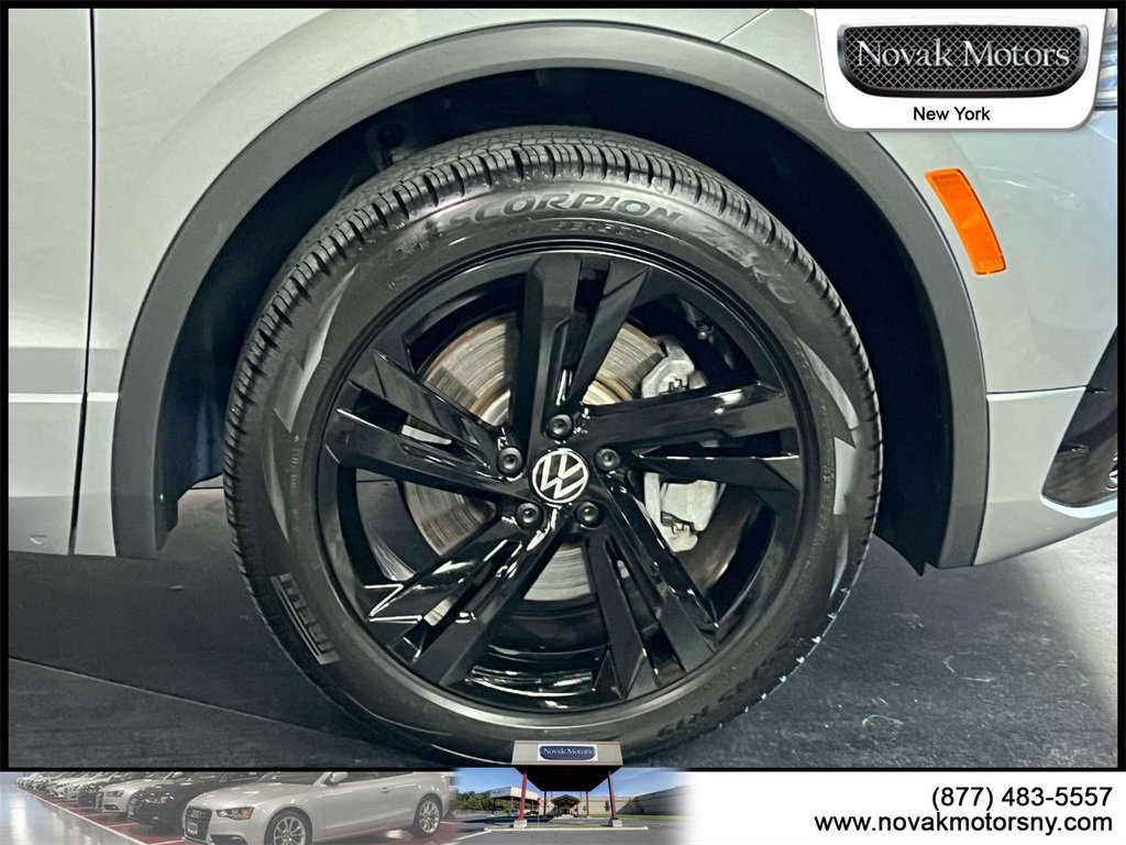 Used 2023 Volkswagen Tiguan SE R-Line image 9