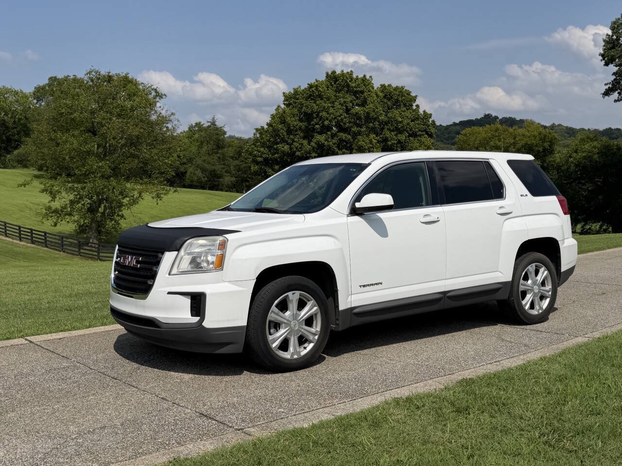 Used 2017 GMC Terrain SLE AWD/4WD image 2