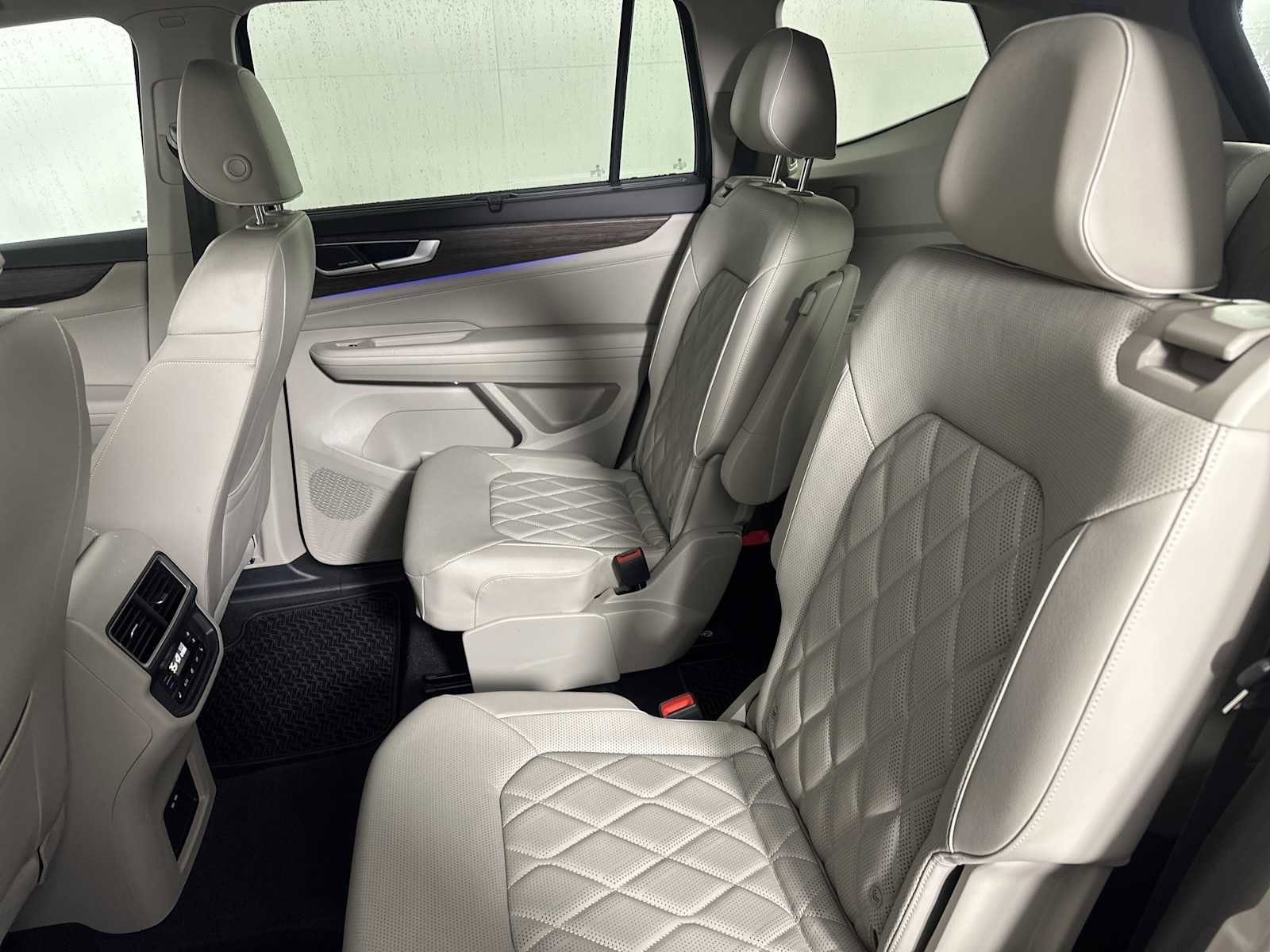 Used 2024 Volkswagen Atlas SEL Premium R-Line image 30