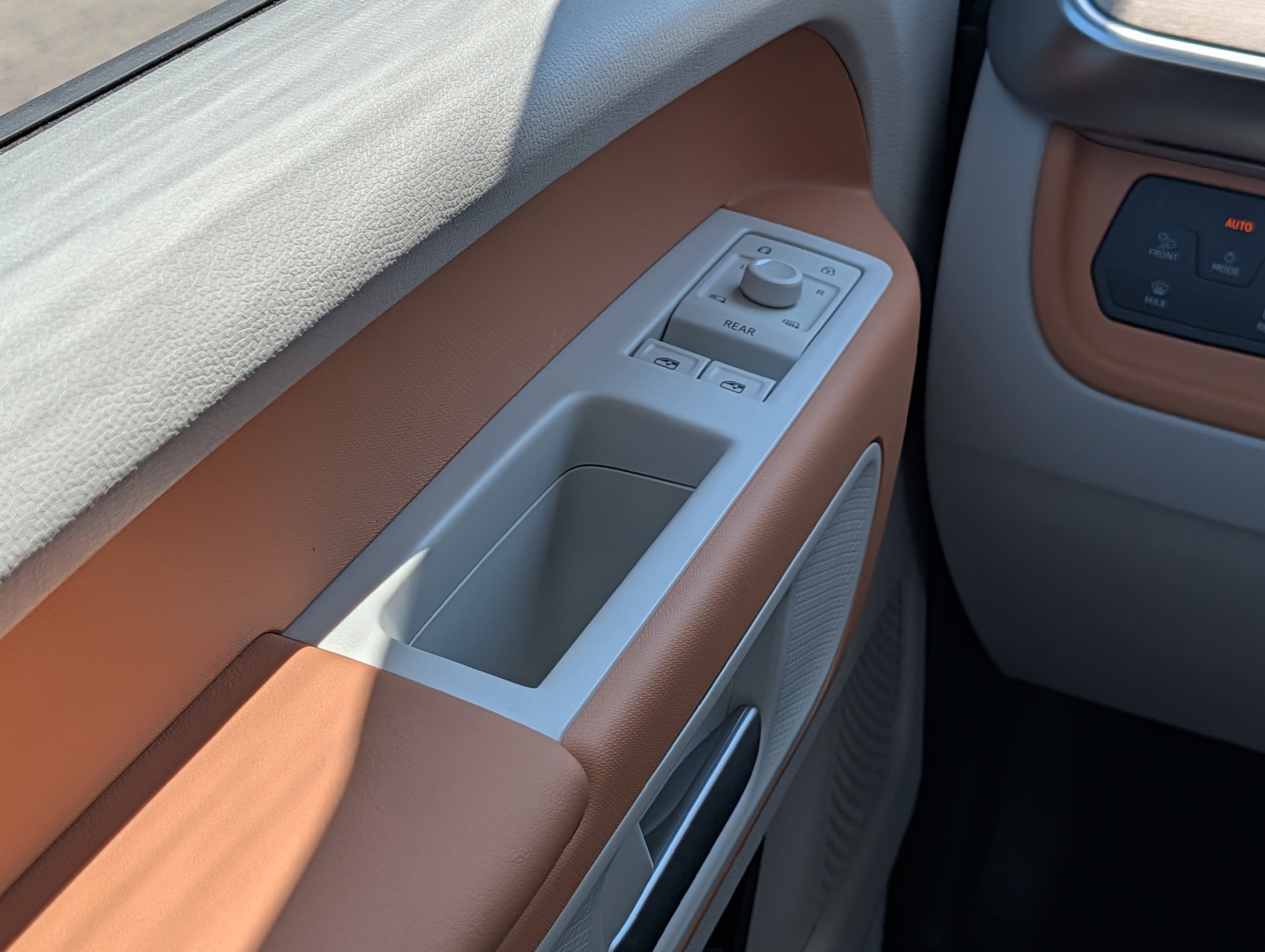 New 2025 Volkswagen ID. Buzz 1st Edition AWD/4WD image 8