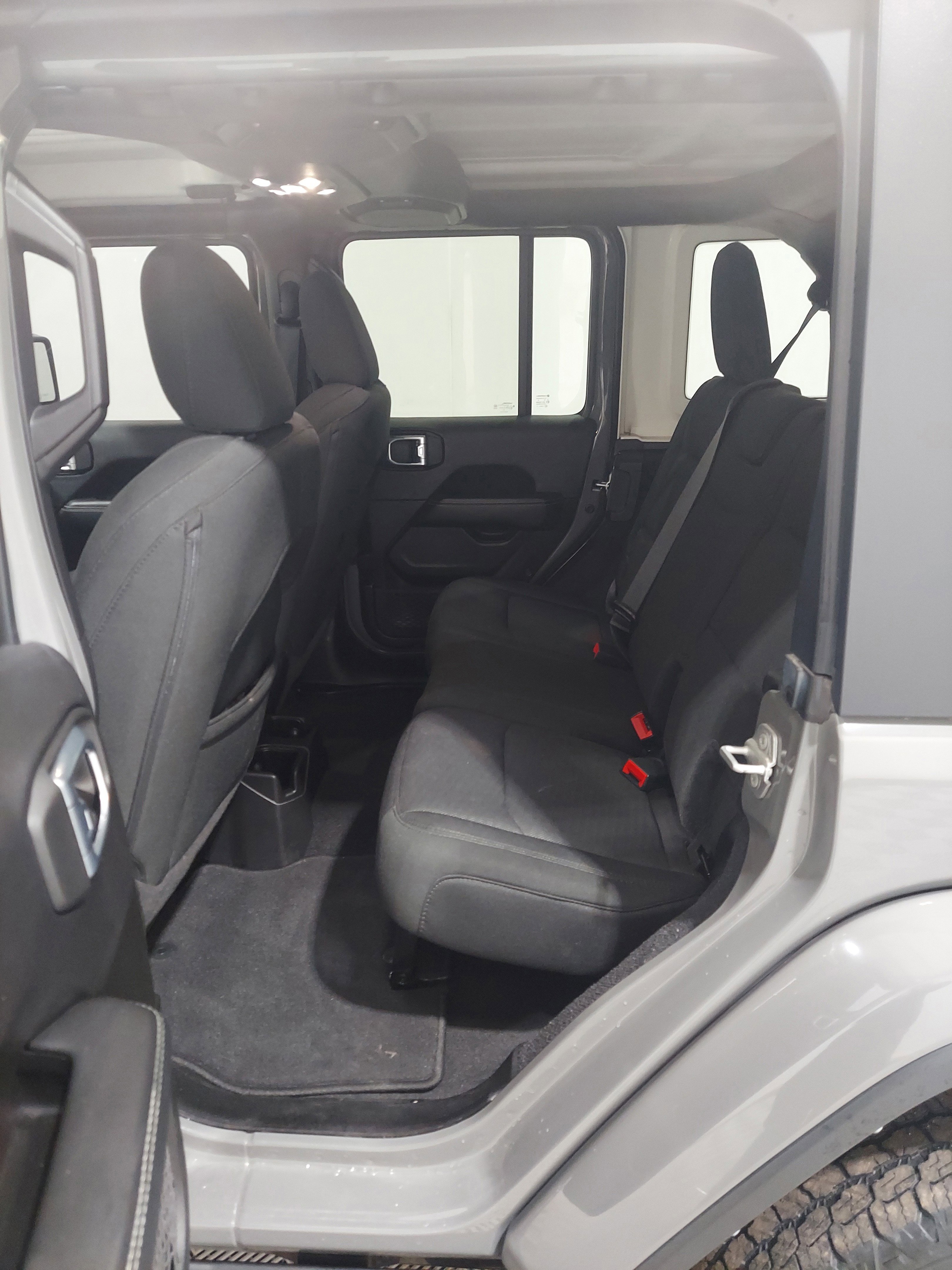 Used 2021 Jeep Wrangler Unlimited Sahara w/ Uconnect 4C Nav & Sound Group AWD/4WD image 16