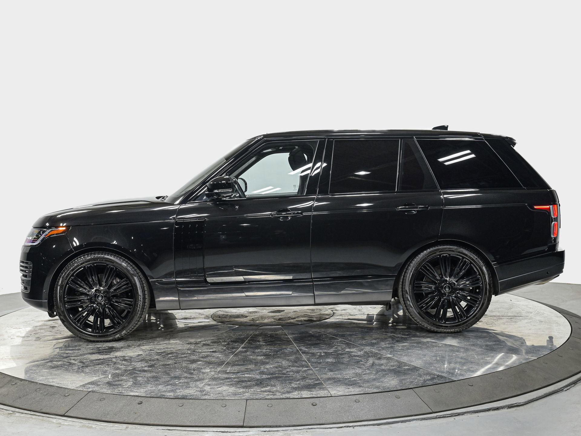 Used 2022 Land Rover Range Rover P525 Westminster Edition image 2