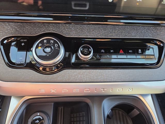 Used 2025 Ford Expedition Tremor image 27