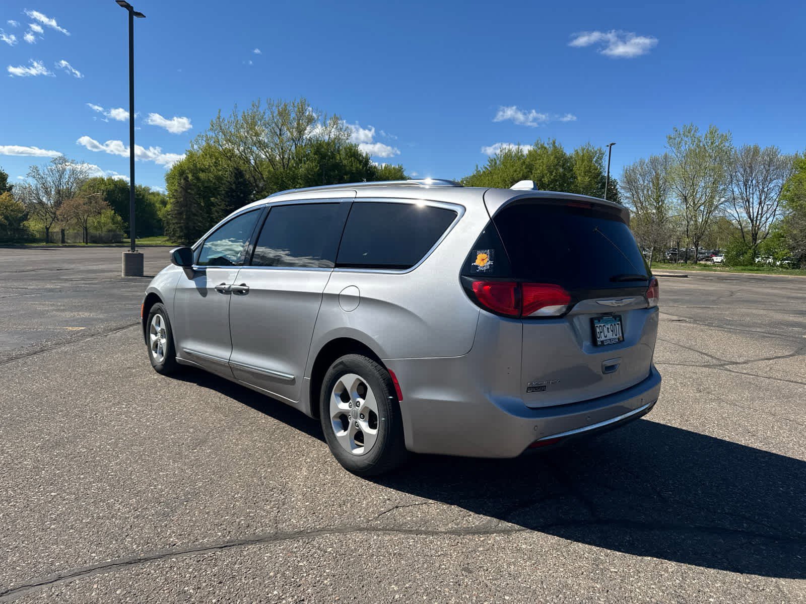 Used 2017 Chrysler Pacifica Touring-L Plus FWD image 3