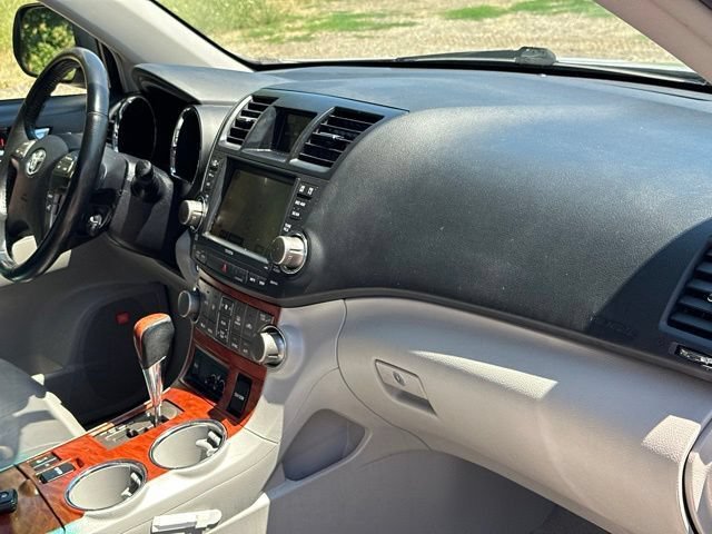 Used 2010 Toyota Highlander Limited AWD/4WD image 28