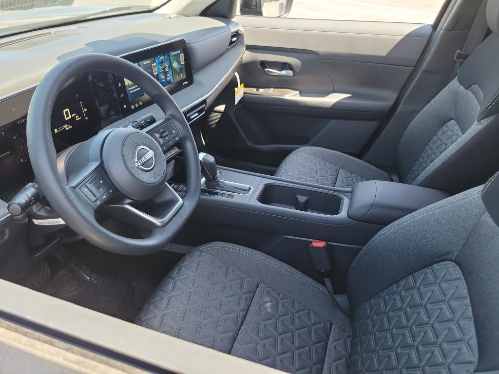 New 2026 Nissan Kicks SV w/ Charging Package FWD image 3