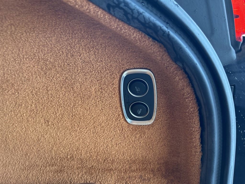 Used 2023 Aston Martin DBX image 37