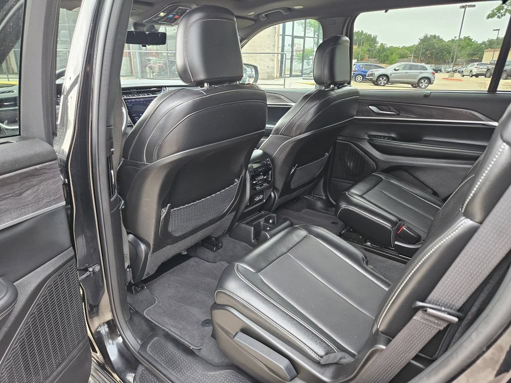Used 2024 Jeep Grand Cherokee L Limited w/ Luxury Tech Group II AWD/4WD image 28