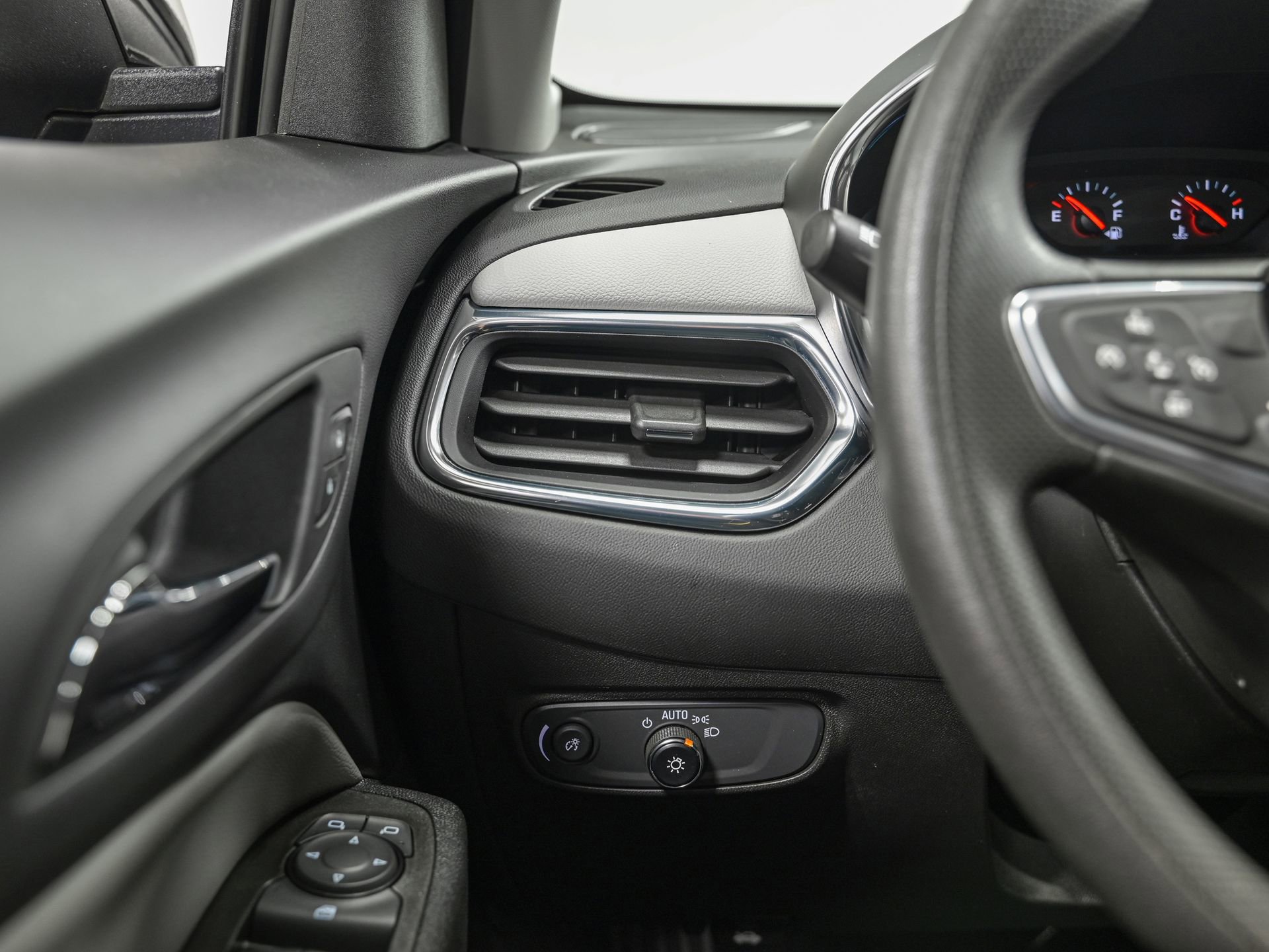 Used 2023 Chevrolet Equinox LS w/ Midnight Edition image 19