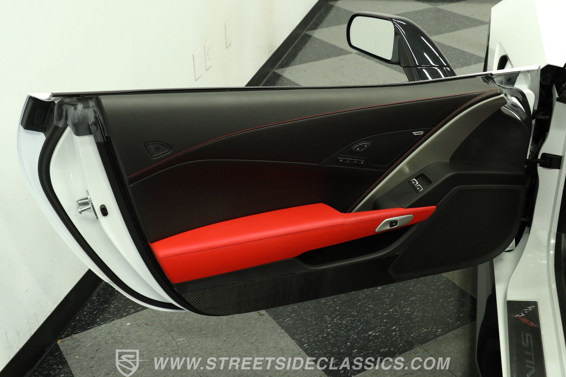 Used 2015 Chevrolet Corvette Stingray Coupe w/ Pacific Design Package RWD image 34